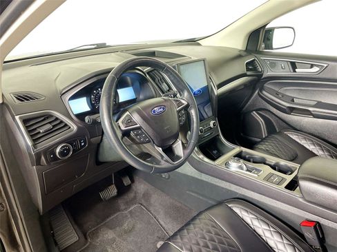 Used 2023 Ford Edge Titanium image 9