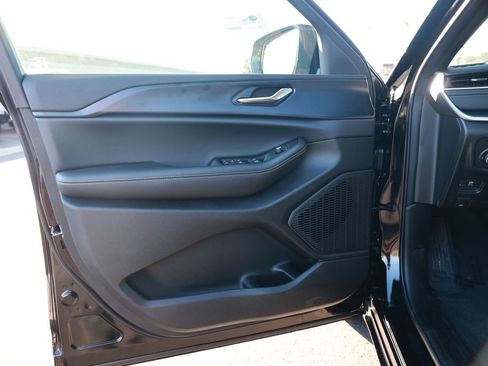 New 2025 Jeep Grand Cherokee Altitude image 11