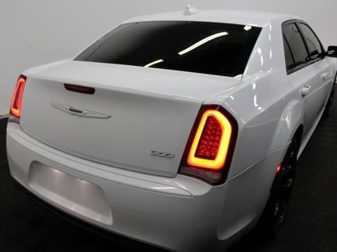 Used 2019 Chrysler 300 Touring w/ Sport Appearance Package image 7