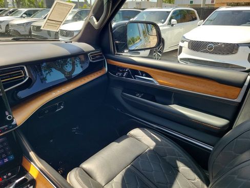 Used 2024 Jeep Grand Wagoneer L Series III AWD/4WD image 17