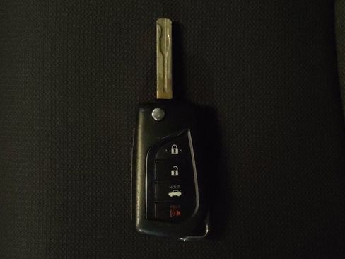 Used 2022 Toyota Corolla LE image 32