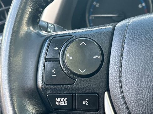 Used 2018 Toyota RAV4 XLE image 32