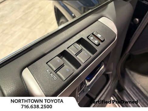 Used 2016 Toyota 4Runner Limited image 32