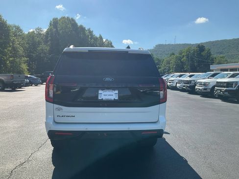 Used 2025 Ford Expedition Platinum w/ Stealth Performance Package AWD/4WD image 6