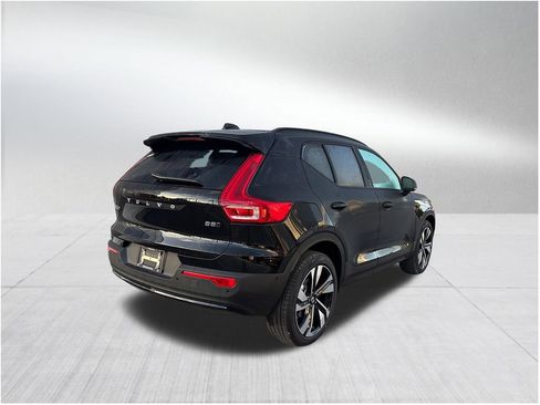 New 2026 Volvo XC40 B5 Plus AWD/4WD image 5