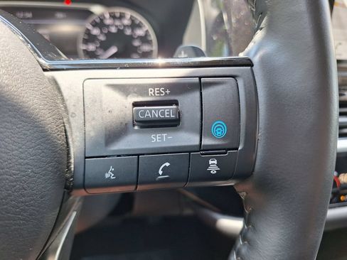 Used 2025 Nissan Pathfinder SL FWD image 19