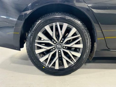 Used 2024 Nissan Altima 2.5 SV FWD image 10