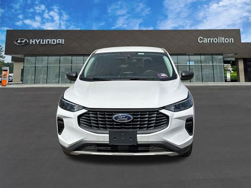 Used 2023 Ford Escape FWD image 2