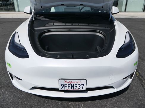 Used 2023 Tesla Model Y Long Range image 28