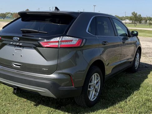 Used 2023 Ford Edge SEL w/ Convenience Package AWD/4WD image 3