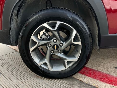 Used 2025 Chevrolet Trax LT image 9