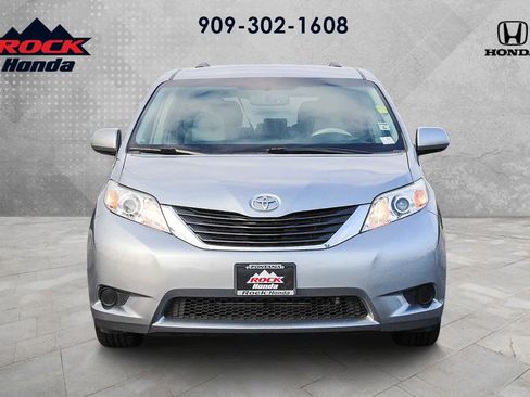 Used 2013 Toyota Sienna LE image 2
