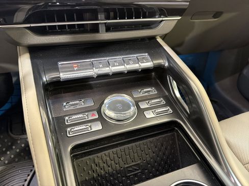 Used 2024 Lincoln Nautilus Premier AWD/4WD image 19