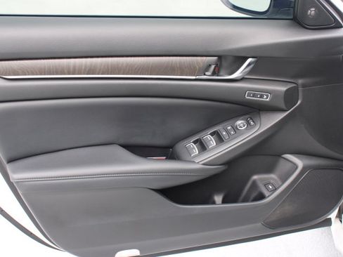 Used 2022 Honda Accord Touring image 10