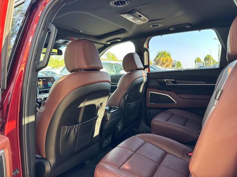Used 2023 Kia Telluride EX w/ EX Captain's Chair Package image 17