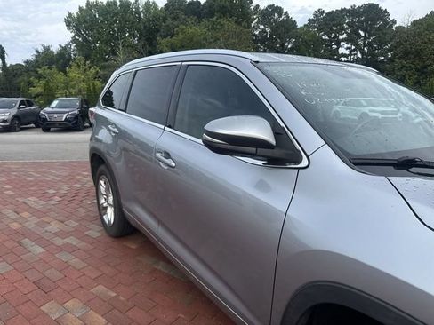 Used 2014 Toyota Highlander Limited FWD image 18