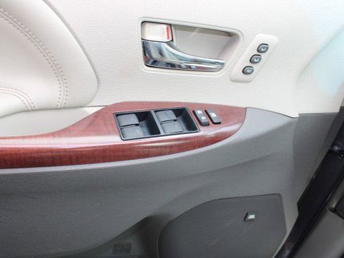 Used 2014 Toyota Sienna Limited w/ Limited Premium Package image 32