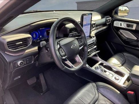 Certified 2022 Ford Explorer Platinum w/ Equipment Group 601A image 17