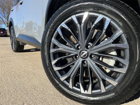 Certified 2025 Nissan Rogue SL w/ Tech Package image 8