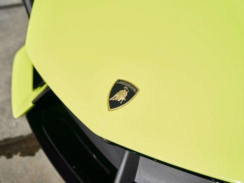 Used 2025 Lamborghini Revuelto AWD/4WD image 9