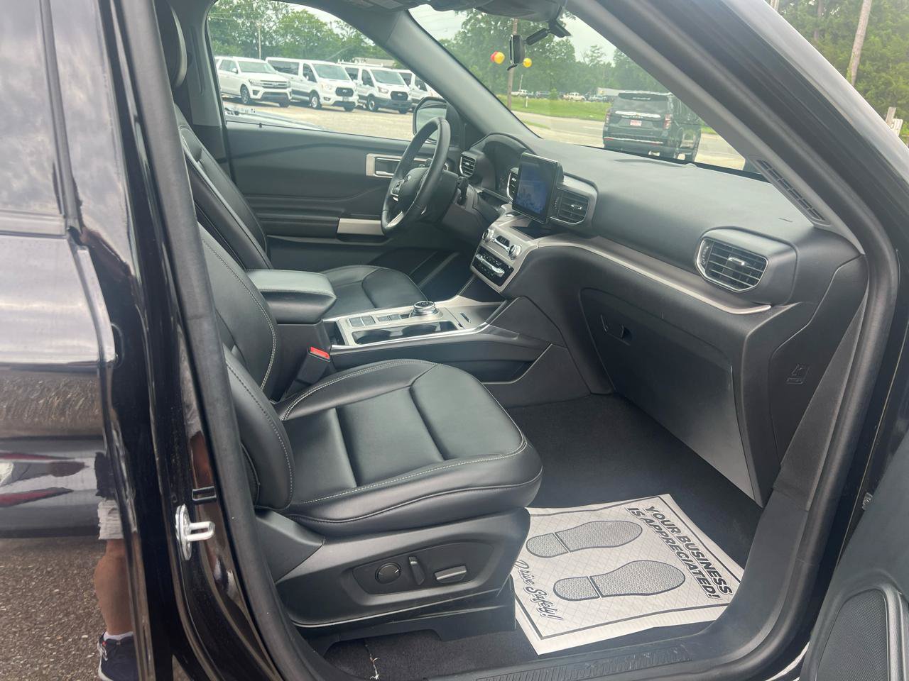 Used 2024 Ford Explorer XLT w/ Equipment Group 202A RWD image 15
