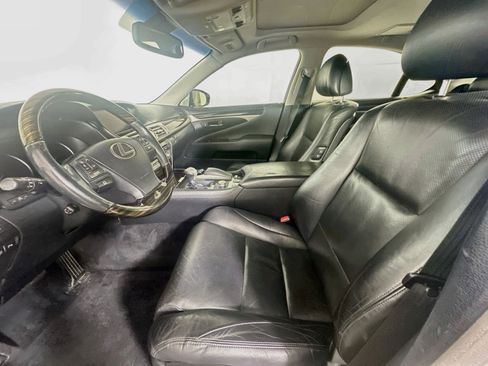 Used 2014 Lexus LS 460 w/ Comfort Package RWD image 13