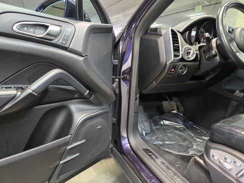 Used 2017 Porsche Cayenne image 22