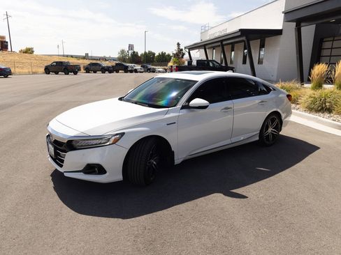 Used 2022 Honda Accord Touring image 3