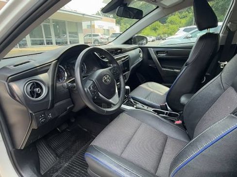 Used 2018 Toyota Corolla SE FWD image 17