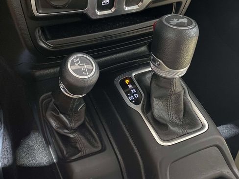 Used 2021 Jeep Wrangler Sport AWD/4WD image 31