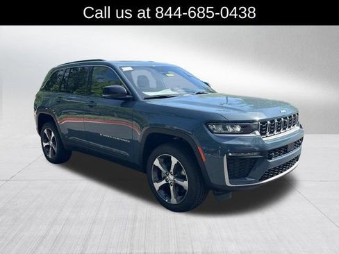New 2026 Jeep Grand Cherokee Limited w/ Luxury Tech Group II RWD image 3