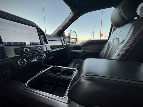Used 2022 Ford F250 Platinum w/ FX4 Off-Road Package image 65