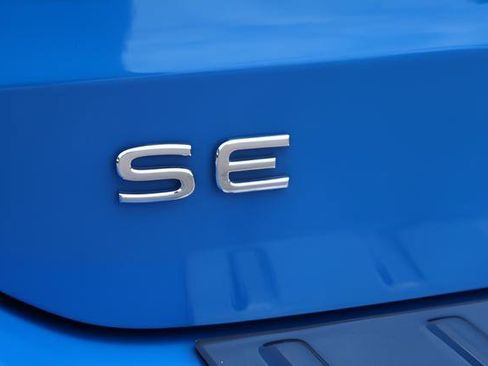 Certified 2023 Volkswagen Taos SE w/ Panoramic Sunroof Package AWD/4WD image 9