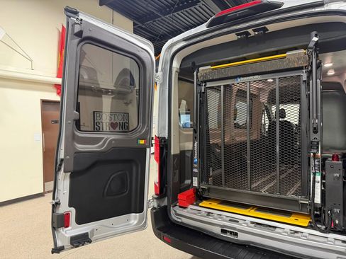 Used 2020 Ford Transit 250 Medium Roof image 20