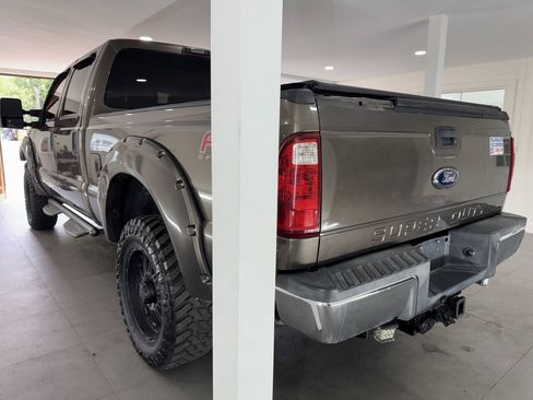 Used 2015 Ford F250 XLT w/ FX4 Off-Road Package AWD/4WD image 4