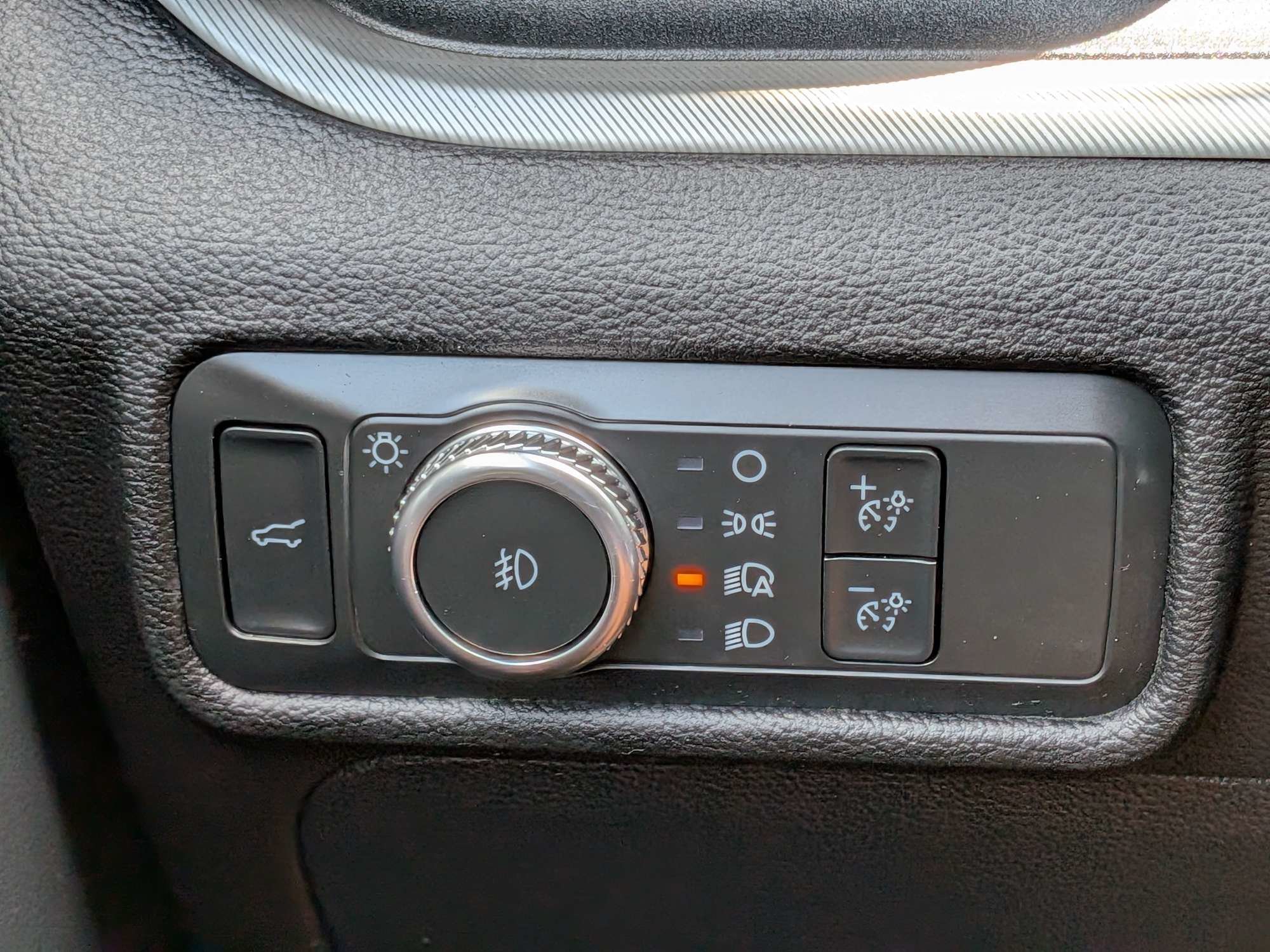 Used 2022 Ford Explorer XLT w/ Equipment Group 202A AWD/4WD image 37