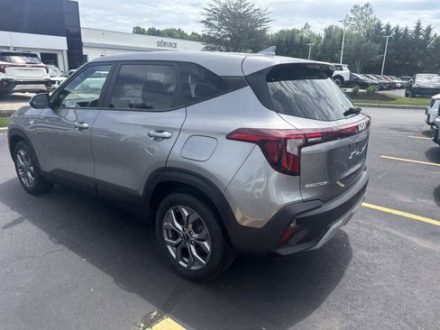 Used 2024 Kia Seltos LX AWD/4WD image 3