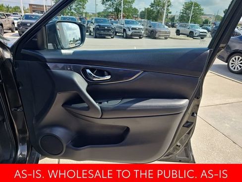 Used 2017 Nissan Rogue SV AWD/4WD image 35