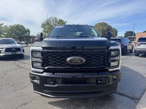 Used 2025 Ford F250 XLT w/ Black Appearance Package AWD/4WD image 4