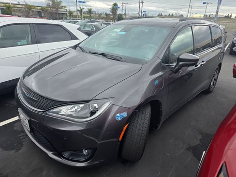 Used 2020 Chrysler Pacifica Limited w/ Advanced Safetytec Group image 1