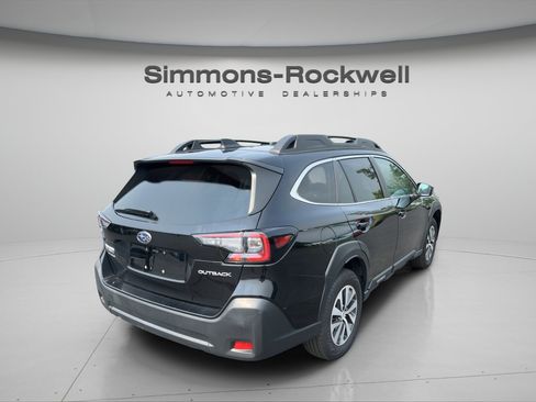 Used 2025 Subaru Outback Premium AWD/4WD image 4