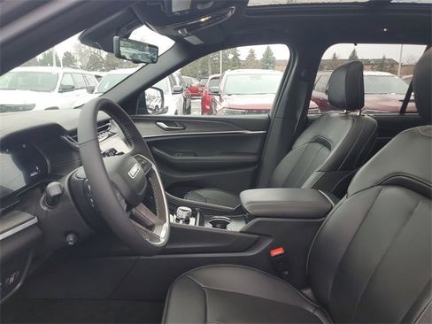 New 2025 Jeep Grand Cherokee Limited w/ Luxury Tech Group II image 18