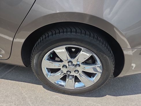 Used 2011 Buick LaCrosse CXL FWD image 7