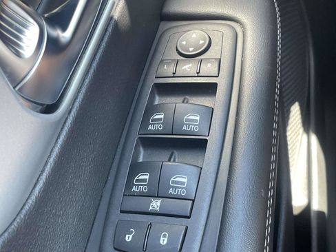 Used 2025 Chrysler Pacifica Limited FWD image 24