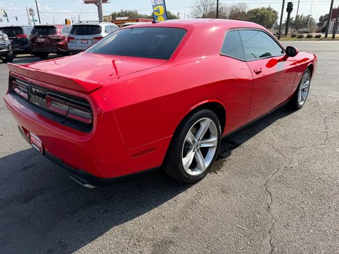 Used 2018 Dodge Challenger R/T RWD image 19