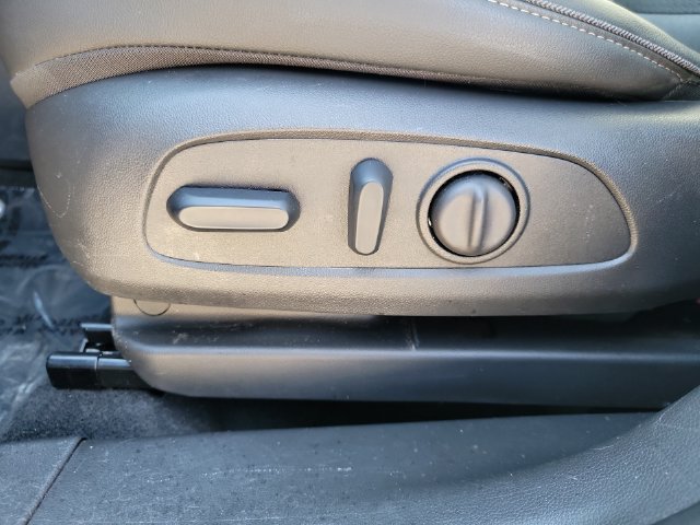 Certified 2024 Buick Encore GX Preferred w/ Comfort Package FWD image 17