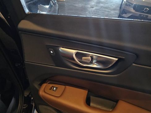 Certified 2025 Volvo XC60 B5 Ultra AWD/4WD image 9