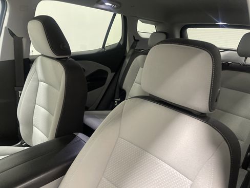 Used 2024 GMC Terrain SLE FWD image 11