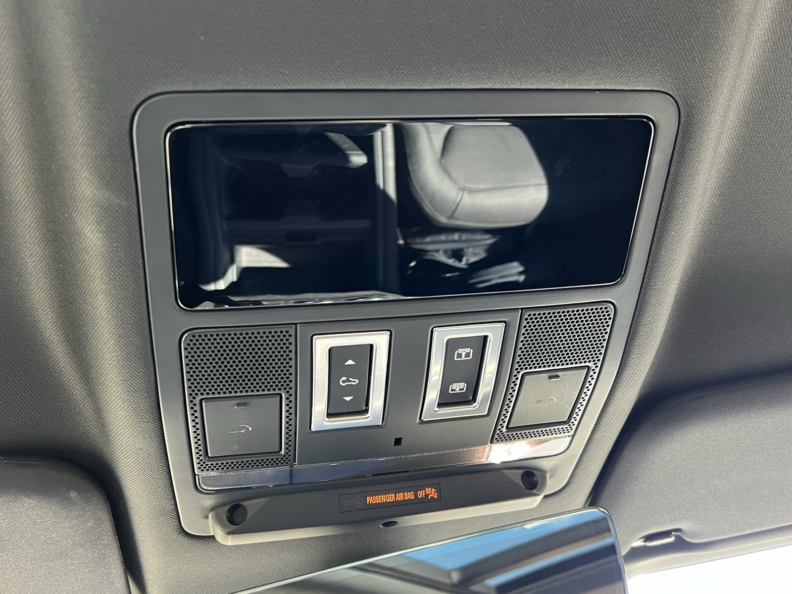 Used 2025 Land Rover Defender 110 S AWD/4WD image 29