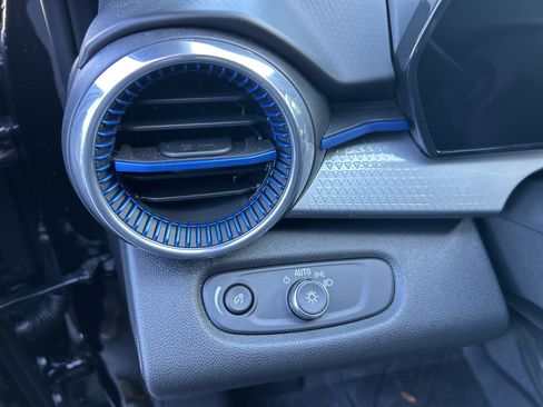 New 2025 Chevrolet Trax LT w/ Driver Confidence Package image 21